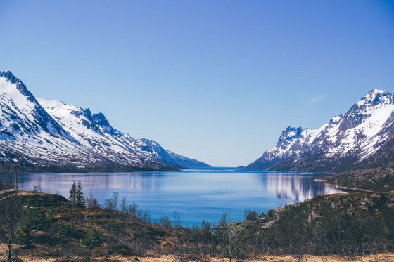 Randonner dans les fjords, au del?� du cercle polaire arctique �?? Leaf