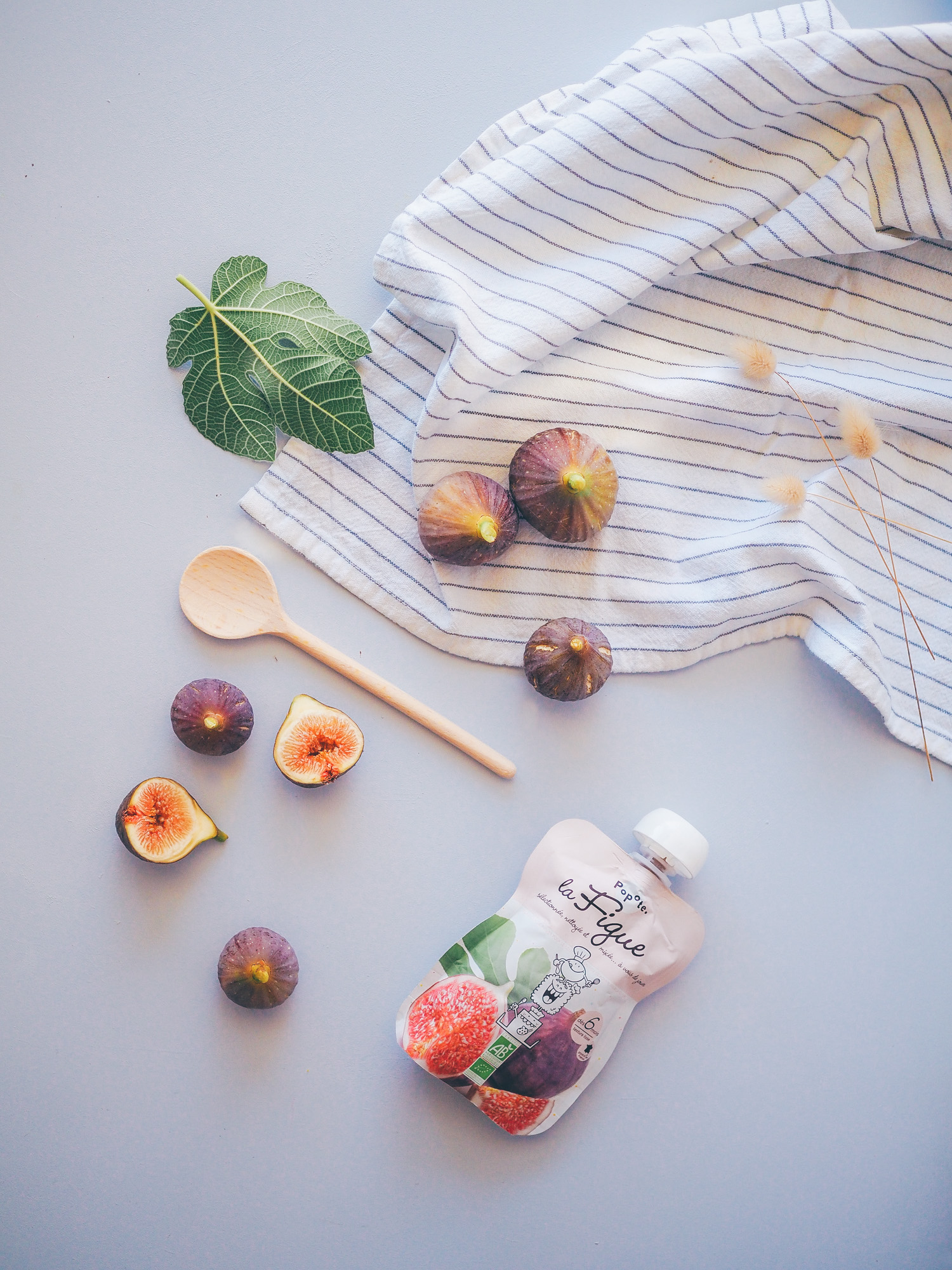 A table, aux fourneaux et en vadrouille avec Popote. Petites gourdes de fruits et légumes bio pour bébés.
